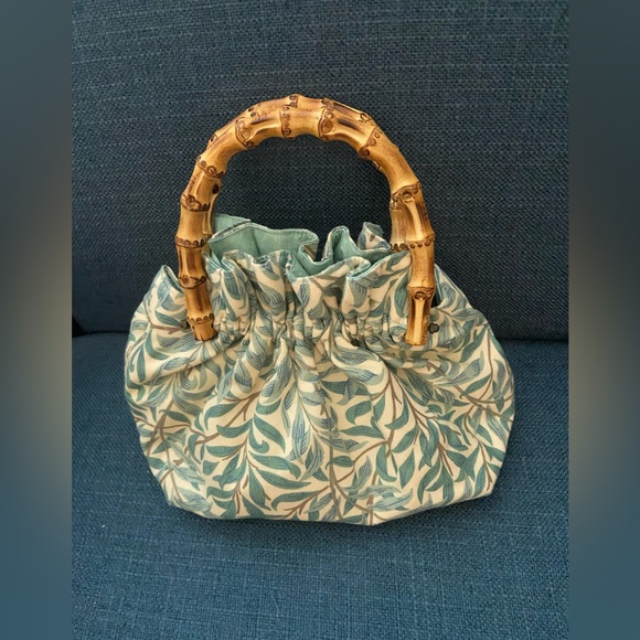 NWOT Cute Fabric Handbag with Bamboo Round Handles Cream & Blues Leaf Branches - Picture 2 of 14